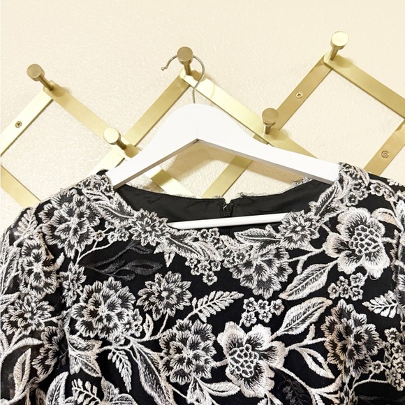 Tadashi Shoji Sequin Embroidered Floral Lace Long Sleeve Crepe Gown size 12 $418 - Picture 9 of 10